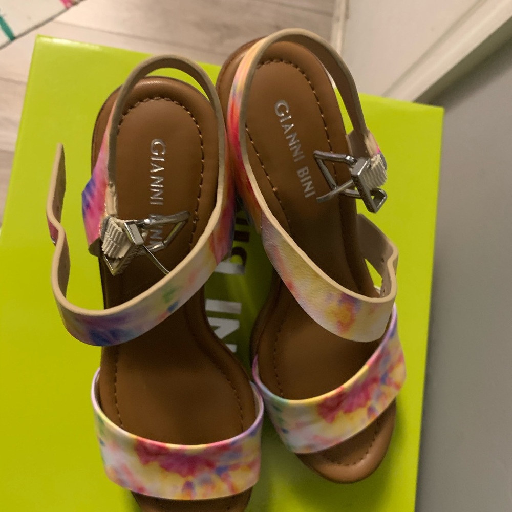 Shoes - Picture 4 of 4